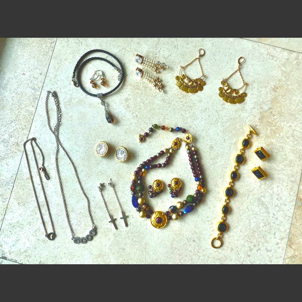 Costume Jewelry bundle great condition
